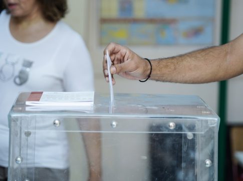Δημοσκόπηση: Πάνω από 6% η διαφορά ΝΔ-ΣΥΡΙΖΑ