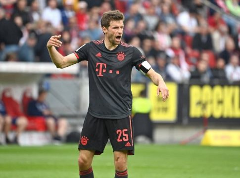 Τσακίζουν τους ουραγούς