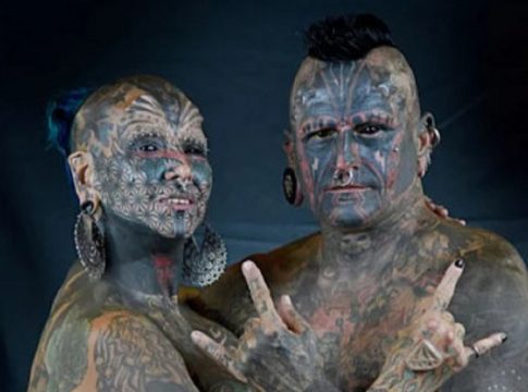 Τattoo: Το τολμηρό ζευγάρι που οι τροποποιήσεις στο σώμα τους καλύπτουν το 95%