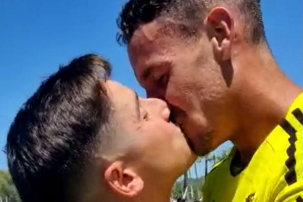 Ισπανός ποδοσφαιριστής αποκάλυψε ότι είναι ομοφυλόφιλος( pics)
