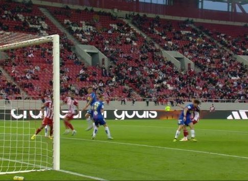 Εντυπωσιακή απόκρουση του Κότνικ σε σουτ του Μπακαμπού