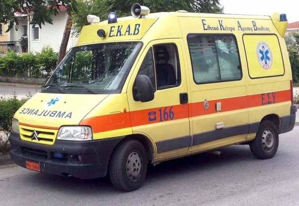 Τροχαίο στην Αρτεμίδα: 15χρονη παρασύρθηκε από ΙΧ κατεβαίνοντας από σχολικό λεωφορείο