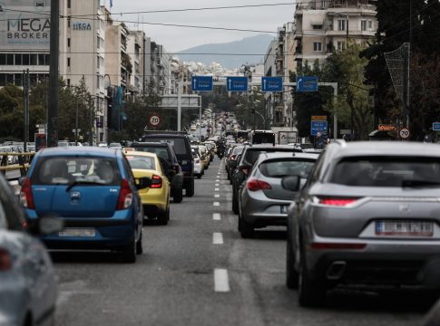 Αλλάζουν οι πινακίδες των αυτοκινήτων – Πως θα είναι οι νέες (pics, vid)