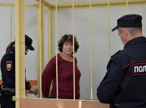 Βλαντιμίρ Πούτιν: 60χρονη προσέβαλε τους νεκρούς γονείς του και της επιβλήθηκε ποινή φυλάκισης 2 ετών