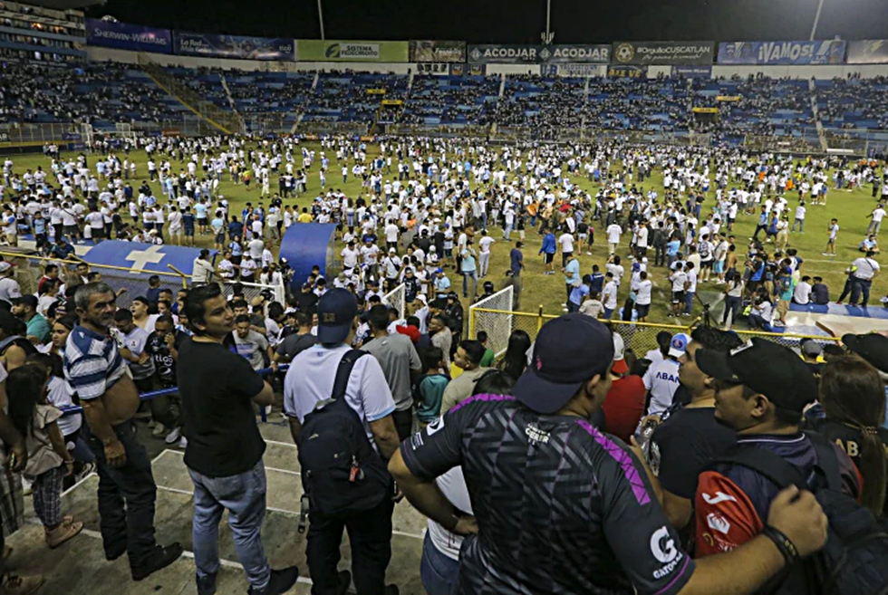 Ανείπωτη τραγωδία στο Ελ Σαλβαδόρ – Εννέα νεκροί σε ποδοσφαιρικό γήπεδο (vid)
