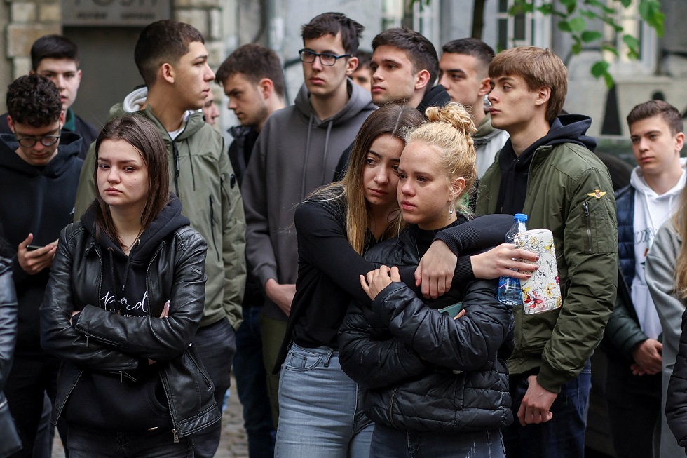 Μακελειό στο Βελιγράδι: Σε κρίσιμη κατάσταση δύο μαθητές – Oδύνη στις εκδηλώσεις μνήμης, τι μέτρα παίρνει η Σερβία
