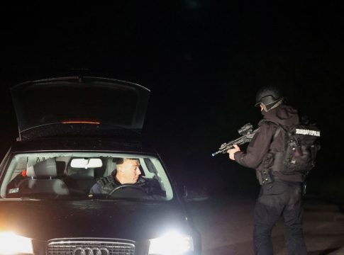 Μακελειό στη Σερβία: Ανθρωποκυνηγητό για τον δράστη – Ανταλλάσσει πυροβολισμούς με την Αστυνομία