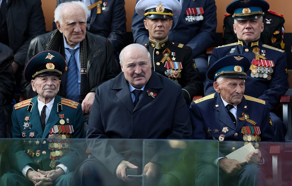 Σε άθλια κατάσταση ο Λουκασένκο στην Ημέρα της Νίκης – Εμφανίστηκε «κουρασμένος και ασταθής»