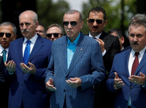 Εκλογές Τουρκία: «Βομβαρδισμός» υποσχέσεων λίγο πριν τις κάλπες – Ο «πορθητής» του 21ου αιώνα Ερντογάν