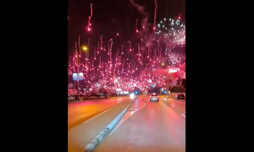 Τρέλα και πανικός στη Νάπολη: Εγινε η νύχτα μέρα από τα χιλιάδες πυροτεχνήματα (vid)