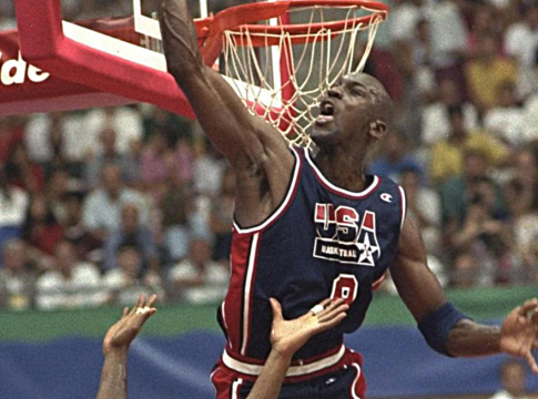 Συνεχίζει να μαγεύει η Dream Team – Σε τιμή… σοκ δημοπρατήθηκε φανέλα του Τζόρνταν