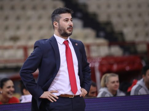 Ολυμπιακός: Ο Θάνος Νίκλας συνεχίζει στον πάγκο της ομάδας μπάσκετ γυναικών