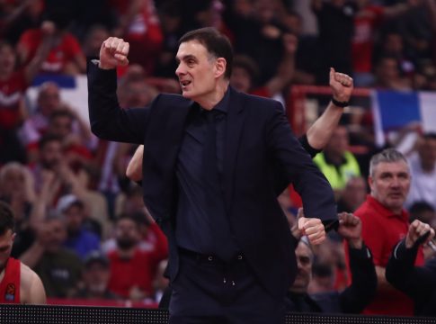 Ο Μπαρτζώκας και το καπέλο του στην Πόλη