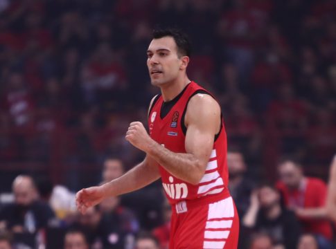 Σλούκας: Η απόλυτη αποθέωση από τον κόσμο του Ολυμπιακού!
