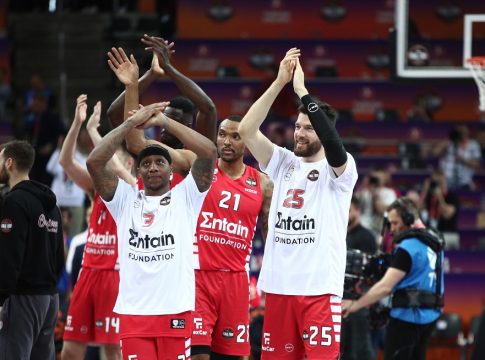 Ολυμπιακός: Το «ερυθρόλευκο» Κάουνας, η αγωνία των Αγγελόπουλων και οι πανηγυρισμοί για την πρόκριση (vid)