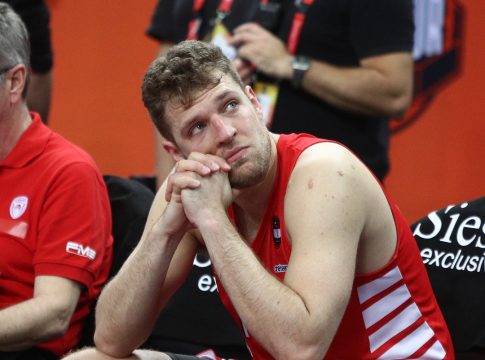 Τα δάκρυα του συγκλονιστικού Βεζένκοφ: Ισοφάρισε το ρεκόρ του Λάρκιν σε τελικό αλλά… (pics)