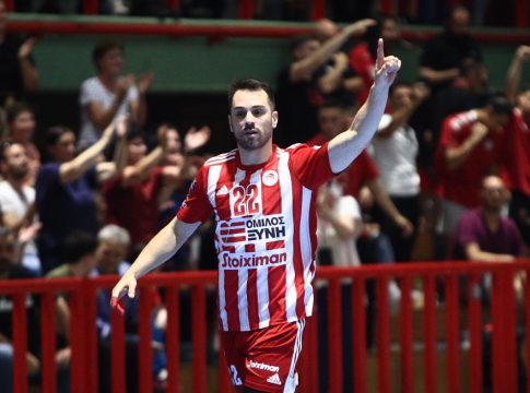 Ολυμπιακός – ΑΕΚ 27-25: Με την καρδιά του πρωταθλητή ισοφάρισε σε 2-2