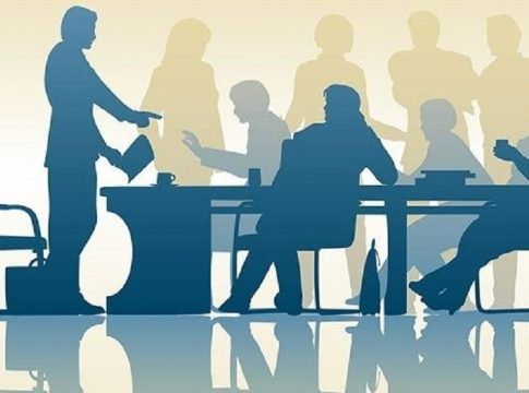 Ο Τσίπρας δεν χρειάζεται μια τριμελή επιτροπή από πεντέξι άτομα