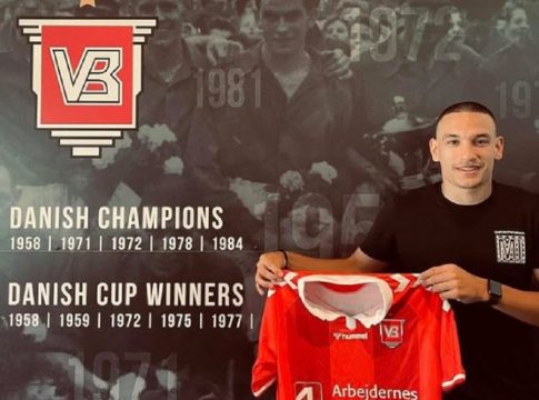 Ο Εμμανουηλίδης πανηγύρισε την άνοδο στην Superliga της Δανίας με τη Βέιλε