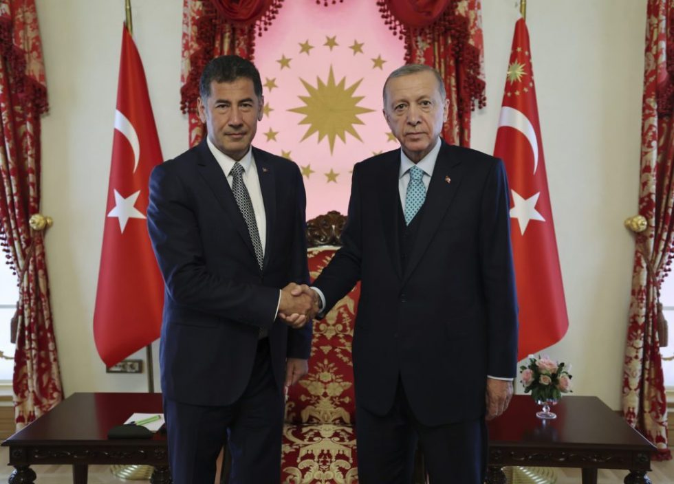 Εκλογές στην Τουρκία: Ο Ογάν στηρίζει Ερντογάν στον δεύτερο γύρο