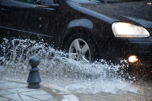 Βροχερός και σήμερα ο καιρός – Σε ποιες περιοχές θα εκδηλωθούν καταιγίδες από το μεσημέρι