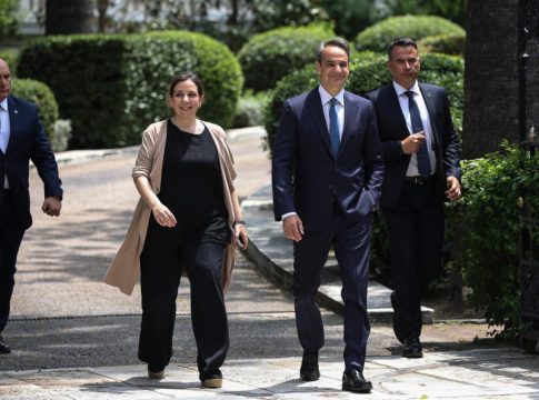 Επέστρεψε τηλεφωνικά τη διερευνητική εντολή ο Μητσοτάκης – Στο Προεδρικό την Τρίτη ο Τσίπρας