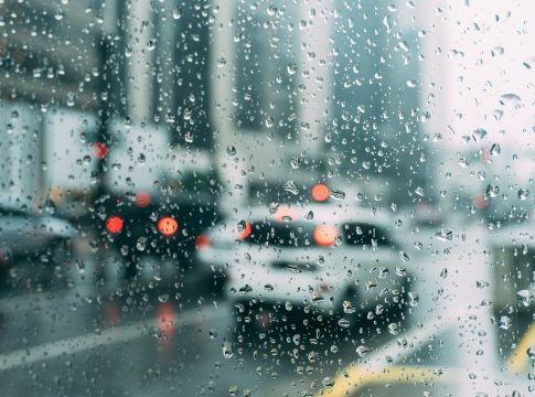 Καιρός: Βροχές και καταιγίδες την Πέμπτη