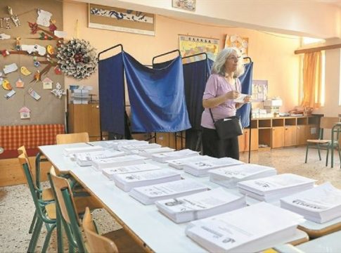 Οι αναποφάσιστοι θα κρίνουν τις εκλογές; – Τι δείχνει δημοσκόπηση
