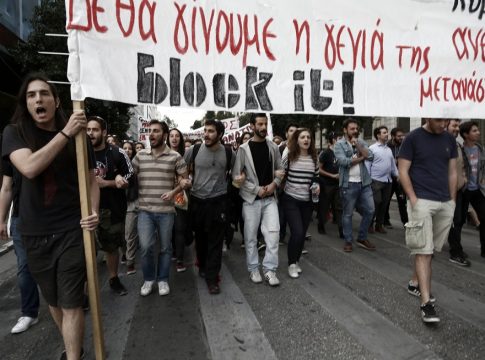 «Χαλαρές» εκλογές: Το παράδοξο με τους Έλληνες νεαρούς ψηφοφόρους
