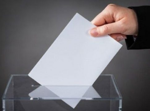 Δημοσκόπηση: Στις 6,1 μονάδες η διαφορά ΝΔ και ΣΥΡΙΖΑ – Πώς ψηφίζει κάθε γενιά