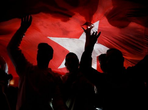 Ο Ερντογάν αποχαιρετά τον Κεμάλ και αναδεικνύεται νικητής μόνος εναντίον όλων