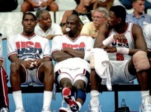 Η συλλογή του Καρλ Μαλόουν από την Dream Team συγκέντρωσε εκατομμύρια