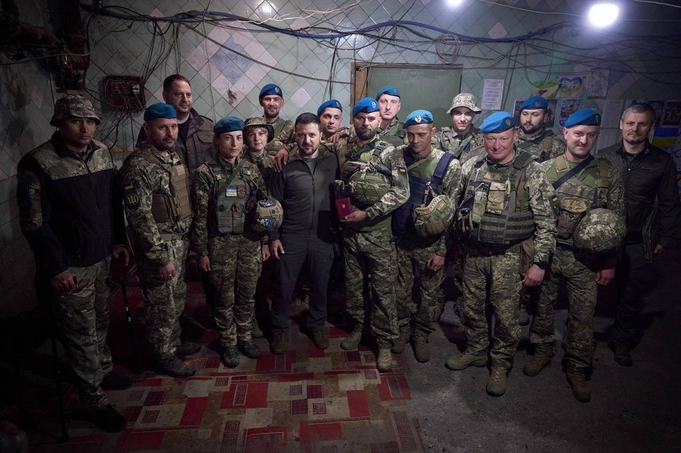 Πόλεμος στην Ουκρανία: Ο Ζελένσκι επισκέφθηκε την πρώτη γραμμή του μετώπου