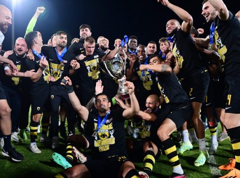 Η τραγελαφική διοργάνωση και η αγωνιστική κυριαρχία της ΑΕΚ