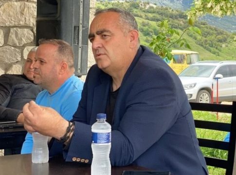 Αλβανία: Ομογενής καταγγέλει πως η αστυνομία της ζήτησε να ισχυριστεί πως χρηματίστηκε από τον Μπελέρη