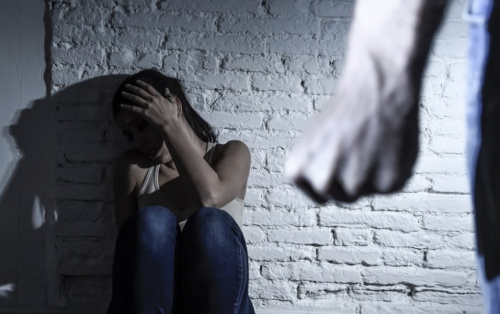 Έμφυλη βία στην Πάτρα: Στο εδώλιο ο 36χρονος που ξυλοκόπησε τη σύντροφό του – «Ένιωθα εγκλωβισμένη» (pics)