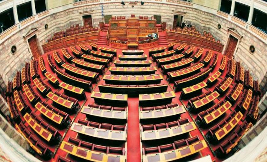 Επαγγέλματα που «πιάνουν» τα περισσότερα έδρανα στην Βουλή τα τελευταία 50 χρόνια