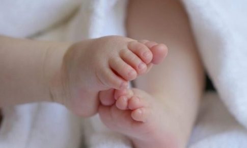 Νέα τραγωδία: Νεκρό βρέθηκε 10 μηνών κοριτσάκι στην Αχαΐα