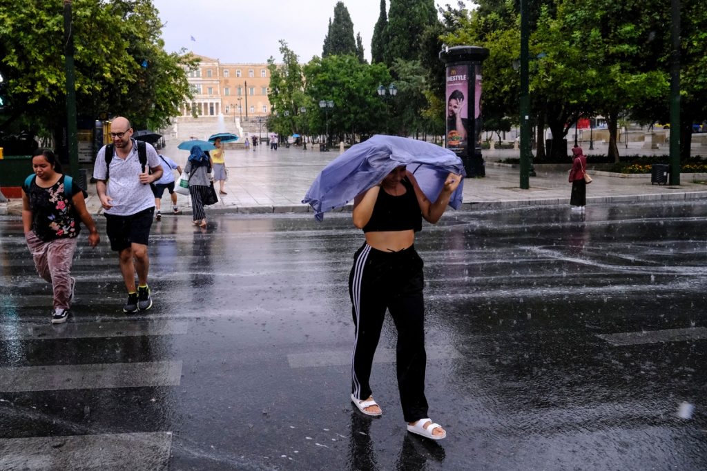 Καιρός: Έκτακτο δελτίο επιδείνωσης με βροχές, καταιγίδες και χαλαζοπτώσεις