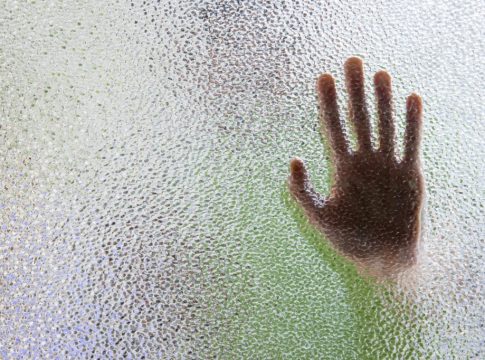Ενδοοικογενειακή βία στη Θεσσαλονίκη: Έγκυος κατήγγειλε ότι βιάστηκε από τον σύντροφό της