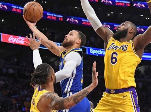 Με μπροστάρηδες τους Κάρι και Γουίγκινς οι Γούοριορς υπέταξαν τους Λέικερς και μείωσαν σε 3-2