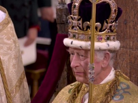 Βασιλιάς Κάρολος Γ’: Δείτε πλάνα από την ιστορική στιγμή της στέψης του νέου μονάρχη του Ηνωμένου Βασιλείου
