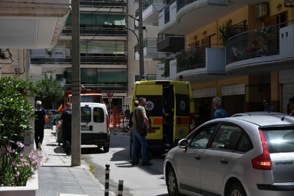 Ηλικιωμένος έπεσε από τον τέταρτο όροφο πολυκατοικίας στη Λάρισα και σκοτώθηκε (pics)