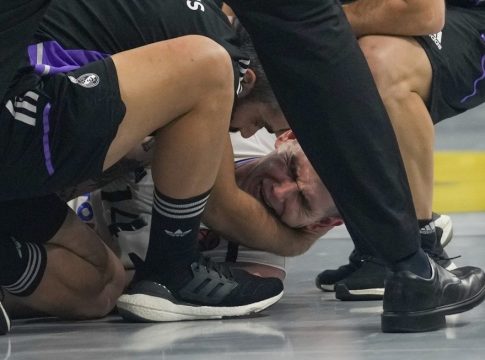 Χάνει το υπόλοιπο της σεζόν ο Ντεκ (vid)