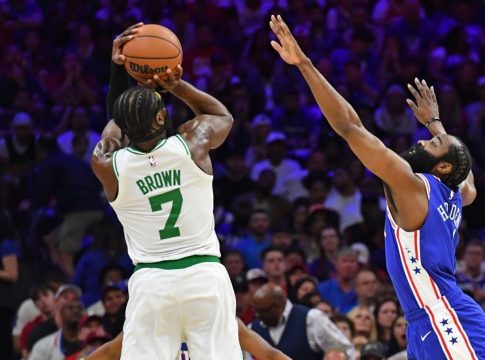 Οι Μπόστον Σέλτικς πήραν τον τελικό… επιβίωσης κόντρα στους Σίξερς και έστειλαν τη σειρά σε Game 7