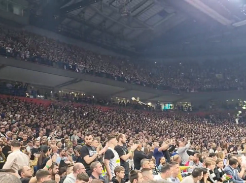 Παρτιζάν – Ρεάλ: Πέταξαν τριαντάφυλλα στη μνήμη των θυμάτων του μακελειού στο Βελιγράδι (vid)