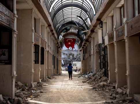 Οι τουρκικές εκλογές στο φόντο των ερειπίων