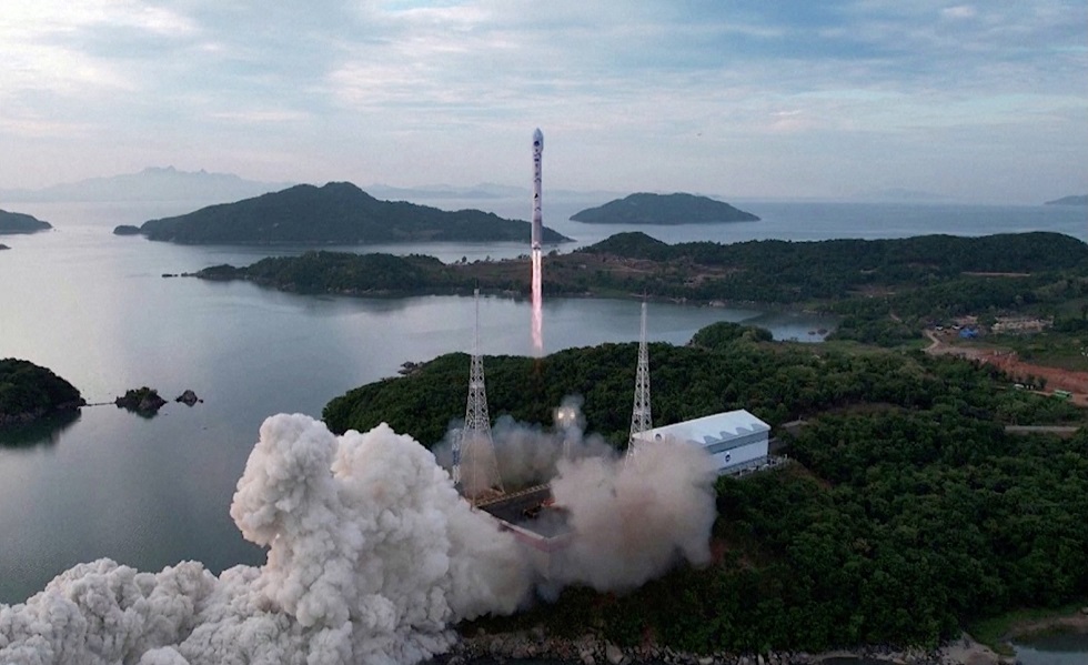 Βόρεια Κορέα: Η Ελλάδα καταδικάζει την εκτόξευση στρατιωτικού δορυφόρου