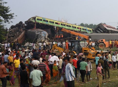 Σύγκρουση τρένων στην Ινδία: Τουλάχιστον 288 οι νεκροί, περίπου 850 οι τραυματίες – Πώς έγινε το δυστύχημα