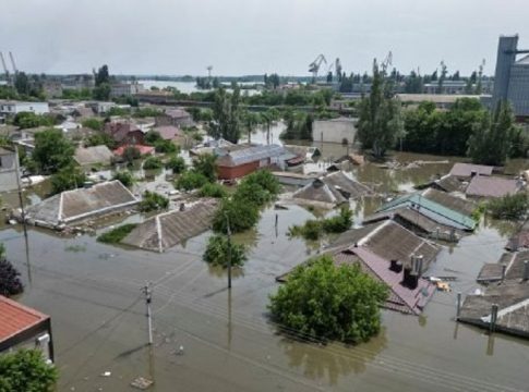 Ουκρανία: Με δυτικά άρματα μάχης ξεκίνησε η αντεπίθεση του Κιέβου – Πώς επιδρά η καταστροφή του φράγματος στην επιχείρηση